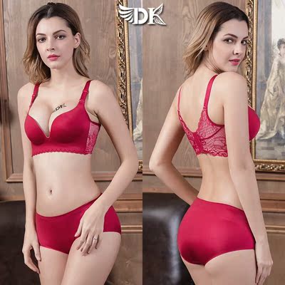 文胸套装收到啦，发来一看包装高大上呢，质量很好，本命年就是要买红色穿穿。洋气又喜庆呢，质量很好面料舒适穿上很舒服，颜色很正没有色差。下水洗了没有褪色呢，聚拢效果也不错，这个价格买到很划算，有需要还会再来的
