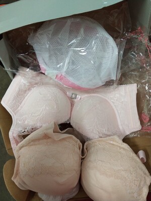 一起买了两个,实体店的一样,当时怕没有实体店的好,没想到是一样的,物流也很快,想入手的朋友可以入手了。 一起买了两个,实体店的一样,当时怕没有实体店的好,没想到是一样的,物流也很快,想入手的朋友可以入手了。