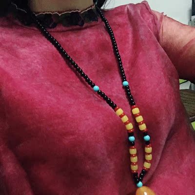 宝贝很好，是真丝的，颜色和商家描述一样。在实体店看见，八百多，这家看见同款，抱着试一试戴心态购买，哇唔，是一样的一样的一样的啊，开心开心，超级开心的一次购物.！