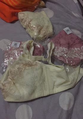 质量挺好的，很薄很透气，适合现在穿，穿上胸型也不错哦