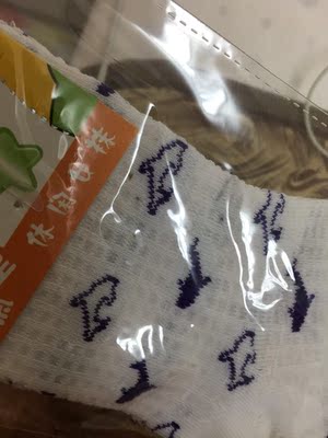 蛮舒服 只是这种赠品还不如不送 吓到我了 瞬间怀疑自己买的内裤品质 里面都是小虫子