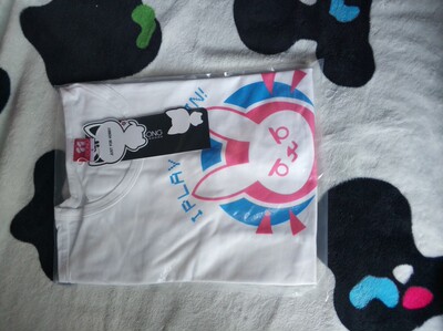 我是咱家的老顾客了。这次主要是出了CSGO的衣服，觉得很不错所以毫不犹豫就拍了。社会银哪可能不买小猪佩奇呢哈哈哈，很霸气好吧！最后帮对象买了件DVA（毫无色差）。布料非常不错，不吹牛逼好吧，亲自穿上去什么感觉自己知道，很软和。话不多说放上一万张配图。谢谢老板送的小挂件??