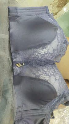 衣衣挺不错的，款式很好看，物流也很快