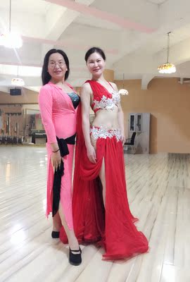 为比赛特意购买了大红色，颜色非常正，质量一如既往的好，罩杯安全舒适，裙摆设计既有质感又轻盈飘逸，身高170厘米，体重110斤，L码正合适。