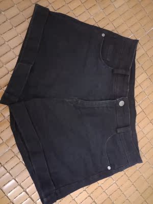 我先买了一条白色的，收到货很满意，随后又买了一条黑色的，但黑色的质量没白色的好，没白色柔软，也有点大，不是很理想，但还可以了，有一条白色的比较喜欢。