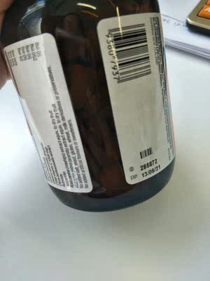 好大一瓶，是玻璃瓶，查了一下能查到海关信息，应该是真的