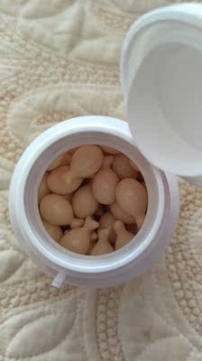 同事家孩子吃的这个，我也上网搜了一下评价都挺好，买来吃一段时间看看。