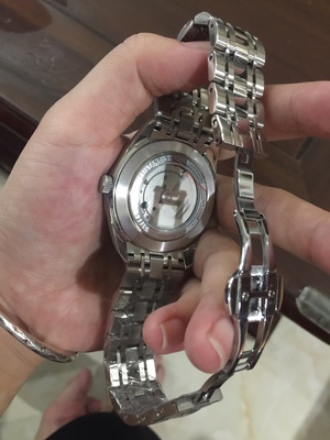 解说男生戴上海手表怎么样,这个牌子上档次吗?是名牌吗?