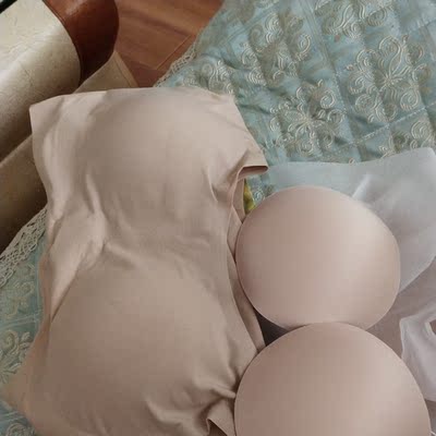 闺蜜推荐买的,穿着很舒服,没束缚感,还送件内裤,胸罩带薄厚两付垫,很贴心。 闺蜜推荐买的,穿着很舒服,没束缚感,还送件内裤,胸罩带薄厚两付垫,很贴心。