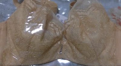 胸罩大小合适，透气性不错，夏天穿刚好