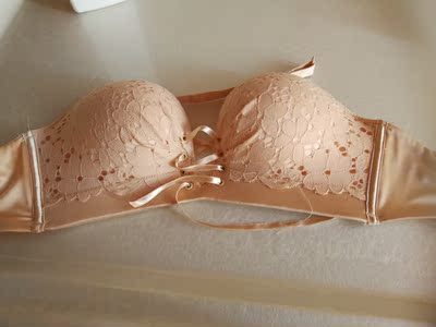 昨天用了一天，没有掉下来，虽然有点紧，但能接受。