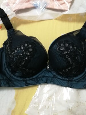 已经多次购买了，一次买了好几件，质量很好，尺码也很标准，包装也很好，跟实体店一样的