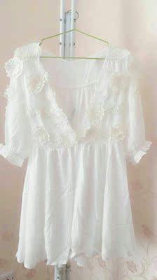 好漂亮的沙滩外套，蕾丝面料，穿着舒服，上面的花很漂亮，80斤s合适，在过段时间天气暖和一点就可以美美的穿上啦！