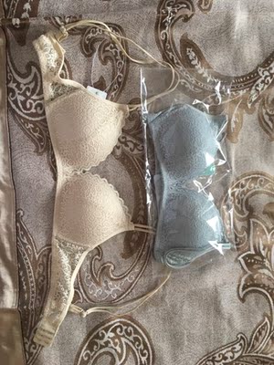 内衣质量挺好，穿起来也挺舒服，不褪色，下次还会光顾的。