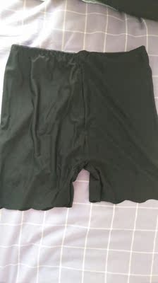 快递速度很快！宝贝质量也不错！很好！穿上也没有卷边这种情况！没有想到收到货后老板还有小礼物赠送！算是个惊喜吧！棒棒哒！快递小哥人也很好！笔芯笔芯笔芯！！！送的浪莎的丝袜质量也不错大爱大爱！就是有那么一点点瘦送人啦😊