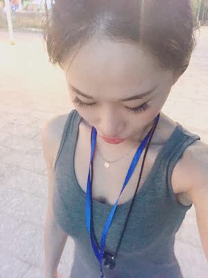 第二次购买，因为非常满意，摸起来舒服，穿起来也舒服，169/108斤，一切刚刚好&hellip;&hellip;家人说我疯了，一个夏天都这样穿吧😄方便，清爽又舒适&hellip;&hellip;性价比很高&hellip;&hellip;这个颜色一条&hellip;&hellip;不含糊&pi;_&pi;哇哈哈