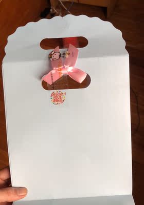 服务态度很好 那天是晚上凌晨付的款 关于活动问题找了客服 也是秒回   包装也很好 像一个小礼盒