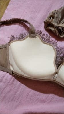 喜欢这个款式  但是内衣海绵好不好不确定 反正也就穿两三个月