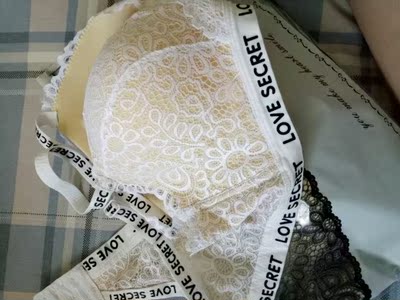 东西收到了，快递很快，包装也很好，面料摸着也很舒服，码数也正好。