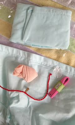 纯棉的，手感很舒服😊。还赠送了手串，皮尺，袜子，非常喜欢，么么哒😊！祝生意兴隆哦😁
