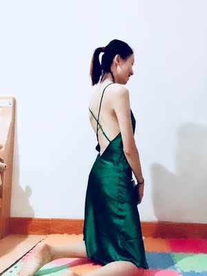 超喜欢呐&hellip;&hellip;睡衣的颜色很赞 很显身材 我以为小兄弟穿不出感觉 没想到上身效果还挺惊艳的 爱人帮我拍了几张 自己太喜欢了 嘿嘿 准备再回购几件换着穿