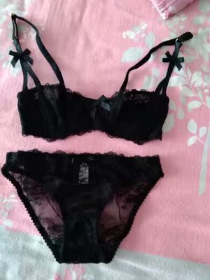 店家发货很快，很棒的内衣，质量很好，面料舒适透气，做工也很棒，没有多余的线头，款式很好看，穿着刚刚好，满意。