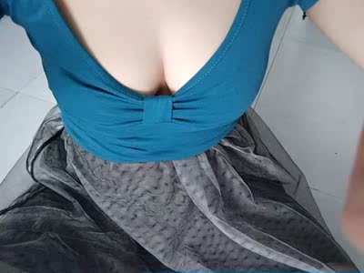 很不错,面料很软,弹性也好,还可以当一字肩上衣穿 很不错,面料很软,弹性也好,还可以当一字肩上衣穿