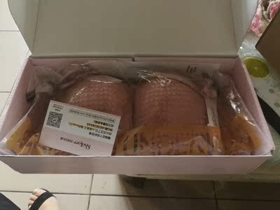 质量非常好，与卖家描述的完全一致，非常满意,真的很喜欢，完全超出期望值，发货速度非常快，包装非常仔细、严实，物流公司服务态度很好，运送速度很快。就有点小厚，如果能再薄一点就好了，不过款式确实好看。