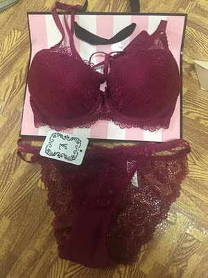 号码刚好 适合胸小美眉 颜色偏深 文胸后背带很漂亮 内裤超性感