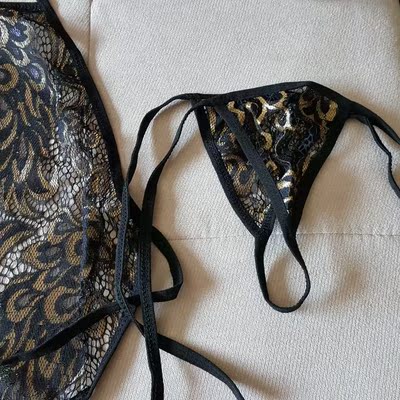 刺繡很好看，穿起來超性感誘惑的，跟圖片一樣沒什麼差別，質量還不錯。價錢便宜竟然可以買到品質這麼好的，超棒的，很開心的一次購物！物流也很快速，想要誘惑老公或男朋友的女生趕快買吧～哈哈哈