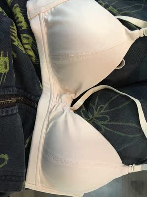 用了一段时间 忍不住回来追评一下 真的特别舒服 透气排汗 贴身不紧绷 还好买了两件可以换洗着穿 不然都舍不得换下来 感觉终于选对了内衣 实力推荐！