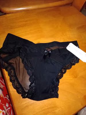 内裤收到了，打开看了一下，很不错哦。是蕾丝的，很性感，裆部是面料的，很喜欢！