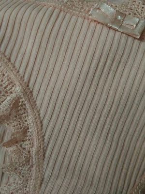 内内很棒，质量很好，蕾丝小性感，大小合适，面料纯棉舒适，非常满意，我拍的图片渣，但实物非常棒，完美