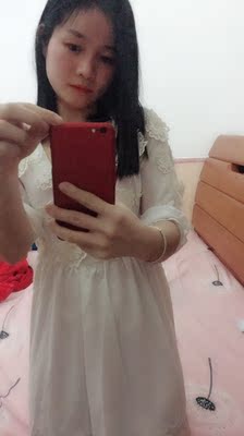 很性感的深V领，里面穿比基尼?非常性感！！！赞赞！！！