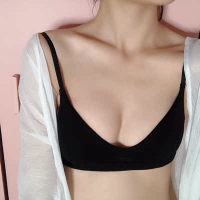 很舒适的棉感内衣 ，穿上很舒服哈哈哈，无束缚感，穿着很正，以前回家第一件事就是脱掉bra 现在都不用了，值得购买?(?????????)?