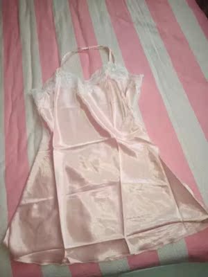 好评，收到衣服，大概试了，比较合适，我100+穿上很好，布料柔软舒适，就是这种绸缎的料子，我个人很喜欢，比对了好多家，最终选择这家，颜色跟图片没什么区别，大家参考下。