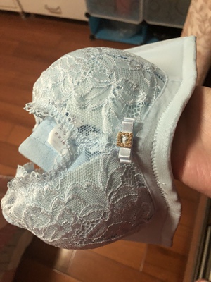 买了2样东西，总体不错，发货很快，第二天就收到了，质量也挺好，就是价格比双十一贵了不少，抢到了299减100的券，总体满意。