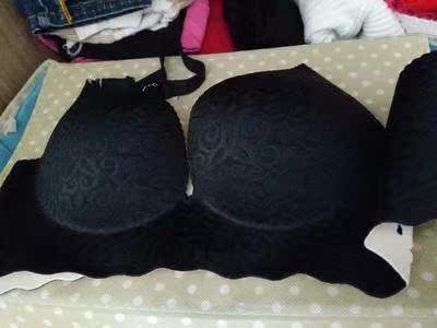 宝贝收到了，穿上非常舒服，也挺聚拢的，颜色也正，非常满意的一次购物，还会复购的。