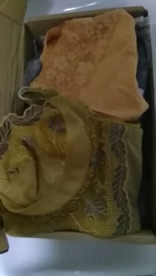 亲戚介绍买的，据说很不错，亲戚一直穿的这家文胸，都不买别家了，所以说我也想买来试试，准备洗完澡穿身上，文胸是我喜欢的超薄款没有海绵的，摸着很舒服