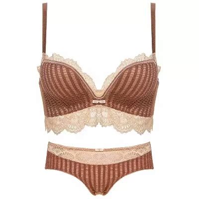 东西收到了穿了一段时间才来评价的觉得他们家额的东西真的超级好 穿着也特别舒服而且也特别好看推荐推荐推荐 东西收到了穿了一段时间才来评价的觉得他们家额的东西真的超级好 穿着也特别舒服而且也特别好看推荐推荐推荐