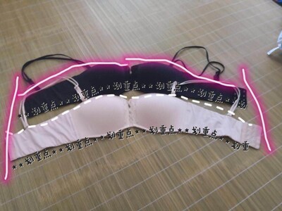 前后两单买了三件，这两件同款不同色都没穿过但都洗过，大小差异大家自己看吧，客服一会说看不出差异，一会说差异正常范围，反正穿bra这么多年，时常买同款不同色的，这种所谓的&ldquo;正常差异&rdquo;是第一次，怪自己手快收到先洗了～买个教训吧，希望对想买的朋友有帮助