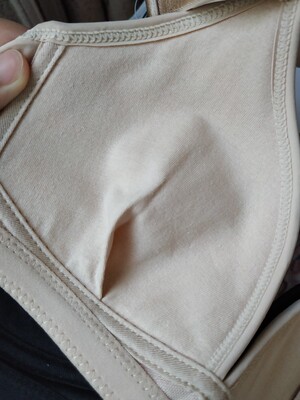 第4次买了 可是为啥这个给我发的货又是这样的！又没有缝合，松垮垮的老是不贴。以前在你家买的灰色，肉色都不是这样的。那个肉色的缝合了的就是以前你家买的 看图