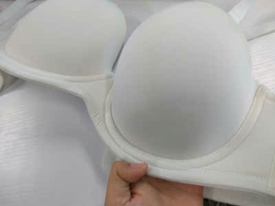 不太厚，穿着舒适，客户服务推荐尺寸准确非常好。值得购买。非常好，尤其是物流很快。