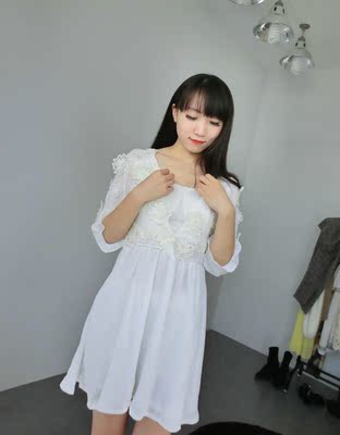 一起买了两件质量都很好，料子也舒服，样式简单，白色雪纺很软，夏天去海边可以穿，这样就不怕晒黑了，棒棒哒