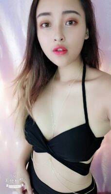 很漂亮的链子。这个链子的颜色是淡淡的金色不会给人感觉很浮夸,但是又有轻微的奢华,很满意 很漂亮的链子。这个链子的颜色是淡淡的金色不会给人感觉很浮夸,但是又有轻微的奢华,很满意