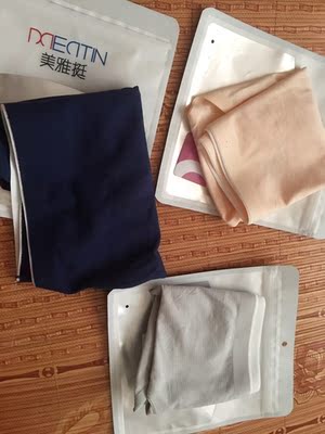 松紧不是很大，按照自己正常尺码就可以。摸上去手感不是特别的好，有点儿硬，柔顺剂洗洗应该会好很多。