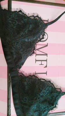 好看是好看，不过本来没多少胸的更加平了，样式挺好看。