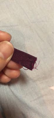 一天没穿到，就崩了，啥垃圾质量，本人也不胖，竟然脱线断了，天猫不能给差评，130多就买了个一次性，真的太垃圾了，严重怀疑天猫是否是正品，还是去商场买吧，打折下来也不贵，质量至少有保障啊，一次性物品真的太气人了，无语！！！