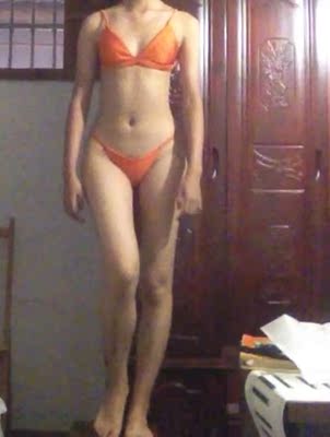 看来我的担心是多余的了，本人是一位超平超平的平胸妹，我比较喜欢自然一点的，喜欢这个没有聚拢效果。没遇到好的天气只能在家里拍了^-^