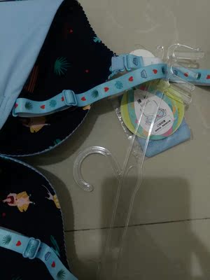 很好，很少女。上次买过这个颜色了，本来想买藏青色，但是又买了这个😂还有客服真的很nice。非常好。只是这次收到真的有一股味道，上次买的就没有。可是已经拆标签了所以应该是退不了，希望下次要注意一下，毕竟也推荐给同学朋友了，可不想被说推荐的怎么那样。而且自己收到也不开心，毕竟贴身穿的，希望能注意一下～